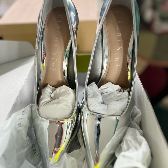 Gianni Bini Silver Women's Shoes - Picture 5 of 6